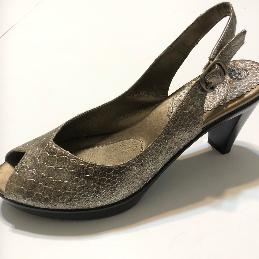 Bella vita women’s heel shoes Sz 7N